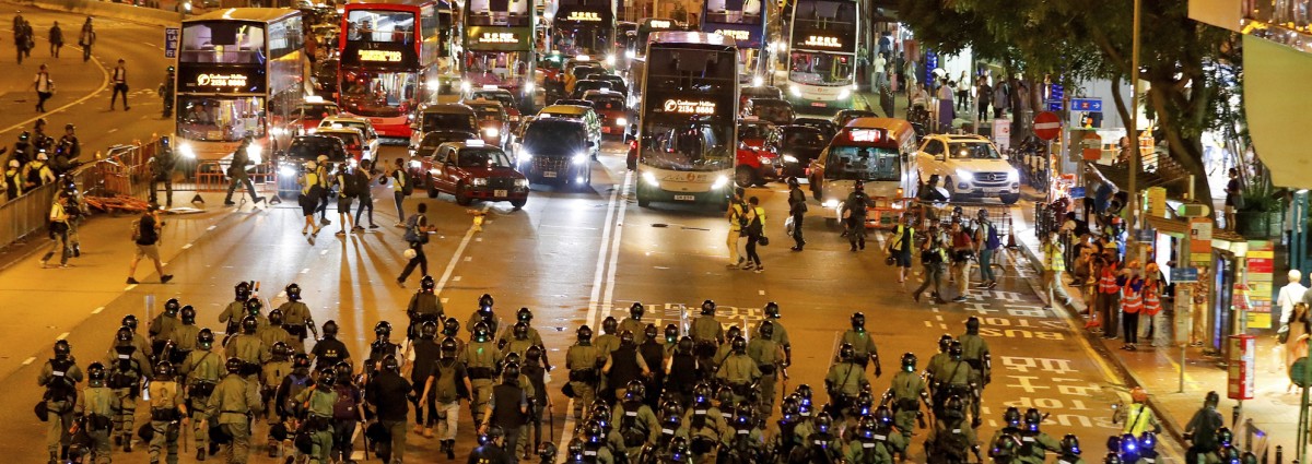 Streik legt Hongkong lahm - Regierungschefin warnt Demonstranten