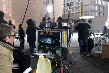 Zwischen Hektik und Geduld: Alltag am Filmset der Serie „Cellule de crise“