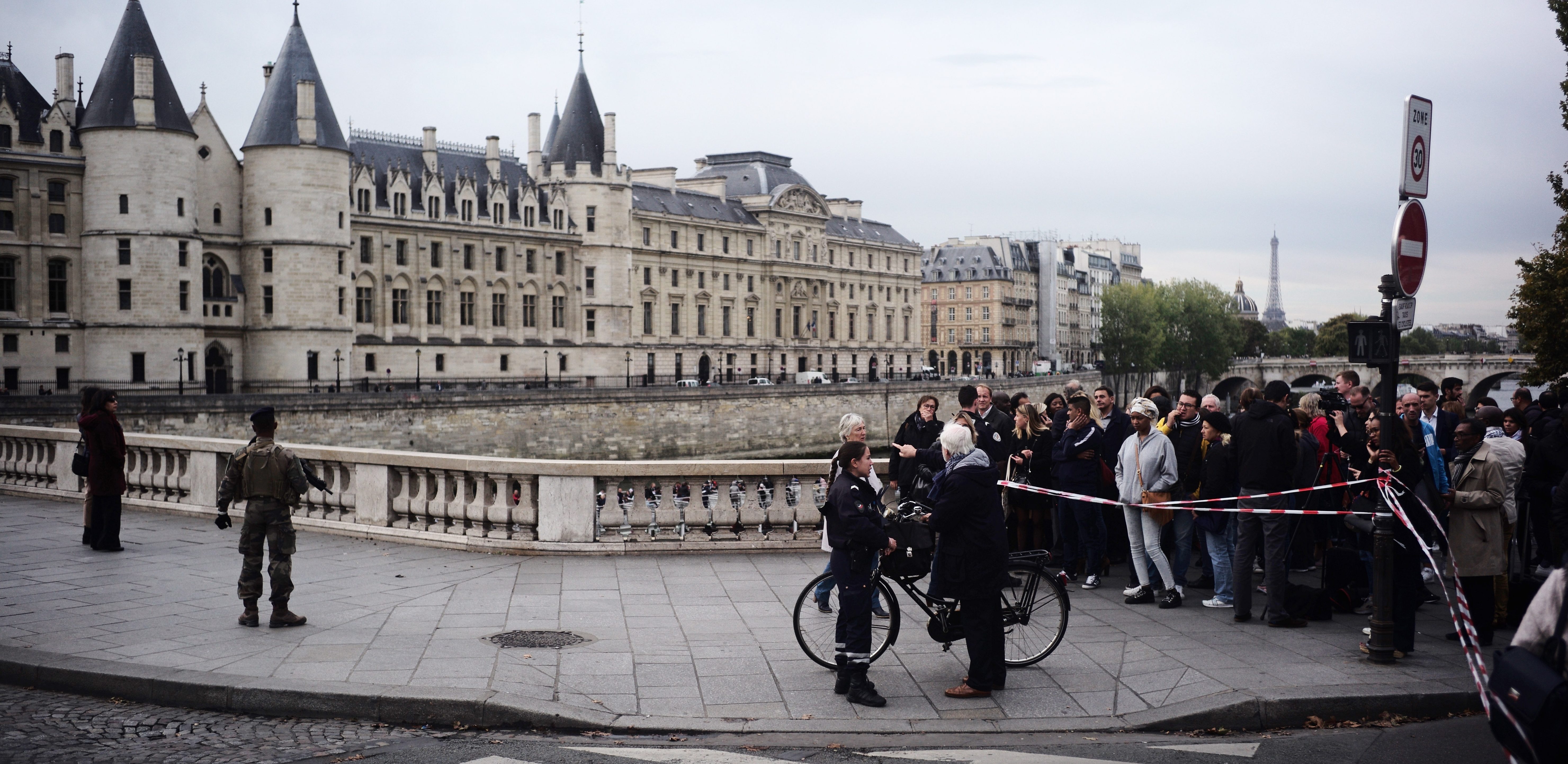Tödliche Messerattacke in Paris gibt Ermittlern Rätsel auf