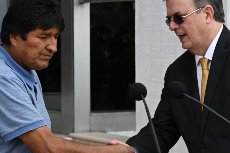 Evo Morales, le premier président indigène en Bolivie, obtient l’asile politique au Mexique