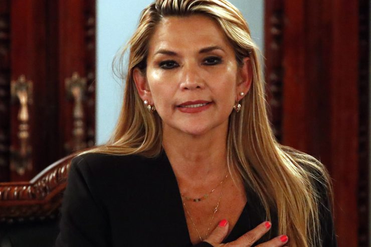 Senatorin Jeanine Añez erklärt sich zur Interimspräsidentin von Bolivien