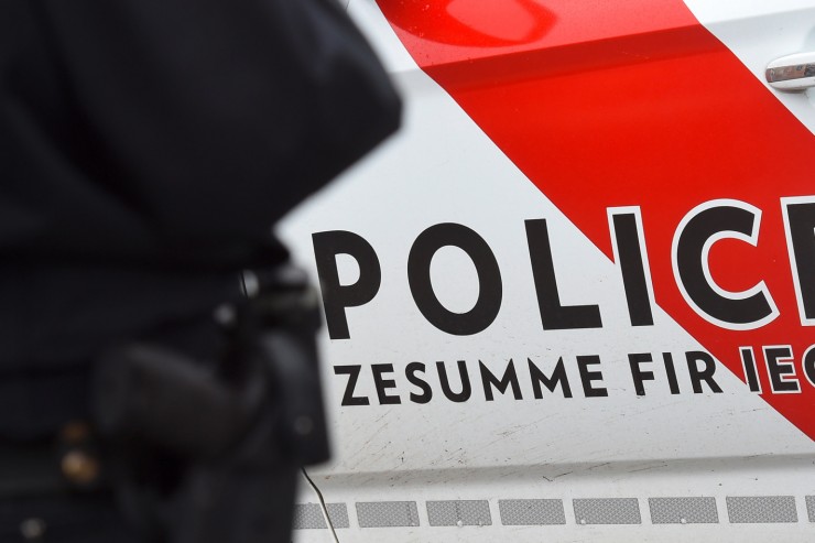 Düdelingen-Zoufftgen / Mitfahrer stirbt nach Frontalkollision mit Baum 