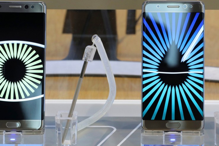 Belle Etoile / Kriminelle brechen in Poststelle ein und klauen Handys