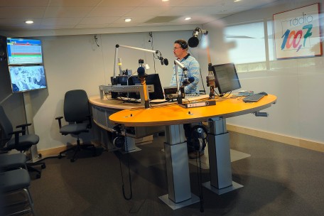 Zivilgesellschaft / Bürger starten Petition für die Unabhängigkeit von Radio 100,7