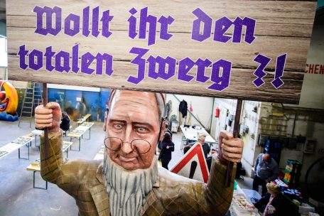 Die Frühwarnfunktion der Medien verliert an Kraft, wenn kleine braune Giftzwerge zu Scheinriesen hochstilisiert werden