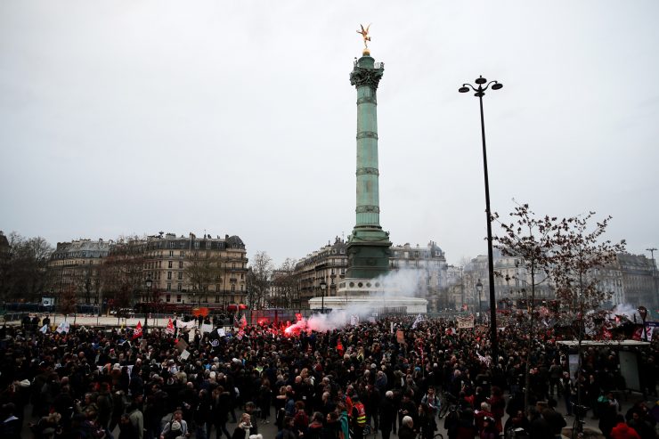 Frankreich / Krise vor Weihnachten: Gegen die Rentenpläne regt sich neuer Protest