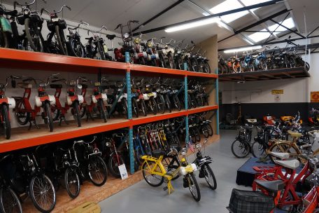 In Reih und Glied: Man kommt sich vor wie in einem Laden für Fahrräder mit Hilfsmotor