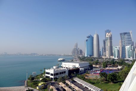 Regen in der Wüste / Emirat Katar probt erstmals WM 2022