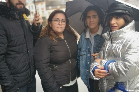 Familie Dos Santos (beide links) weiß nicht, wie sie sich die Miete einer neuen Wohnung leisten soll