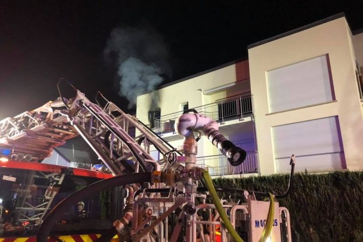 Senningerberg / Feuerwehr rettet bewusstlose Person aus brennender Wohnung