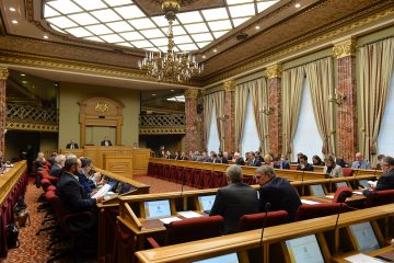 Editorial / Männer dominieren weiter in Politik und Wirtschaft