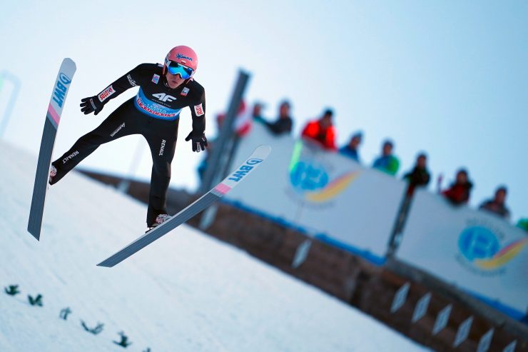 Skispringen / Hobbypilot und Hubschrauber-Fan Kubacki  gewinnt Vierschanzentournee