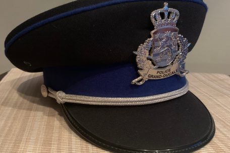 „Russen-Kappe“ wurde die neue Kopfbedeckung des vereinten Korps von manchen Beamten genannt. Gemeinsam setzten sie sich zur Wehr.