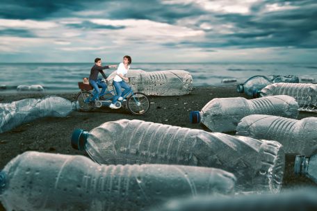 Théâtre / Réduire les moyens du bord, puis jouer avec