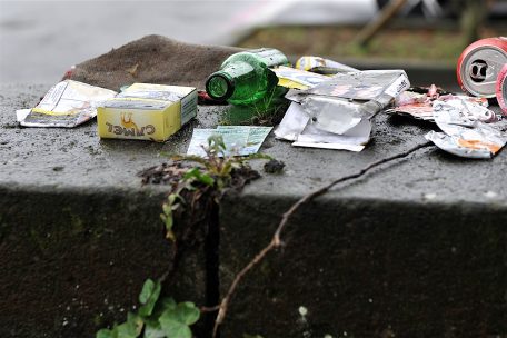 Zigarettenschachteln, Bierflaschen und Dosen gehören zu den Dingen, die in Esch am häufigsten rumliegen