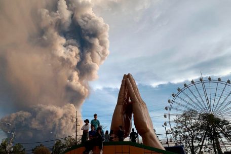 Philippinen / Gefährlicher Vulkanausbruch in Calamba - ein Toter