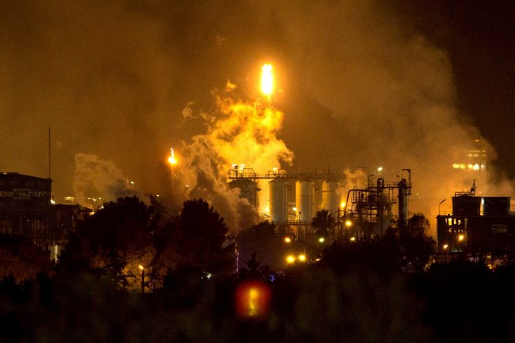 Chemieunfall / Explosion in spanischer Fabrik: Behörden warnen vor gesundheitsgefährdenden Dämpfen
