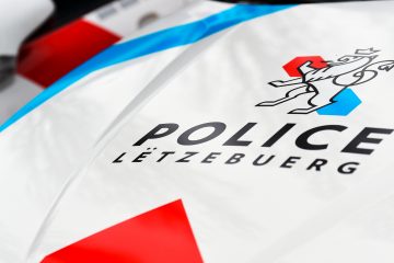 Diebstahl / Kriminelle stehlen Auto während Fußballtrainings