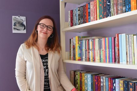 Alexa Biwer arbeitet seit einem Jahr in der Escher Bibliothek und weiß jetzt schon: Hier will sie in Rente gehen. Ihr Lieblingsbuch: Die Harry-Potter-Reihe von J. K. Rowling.
