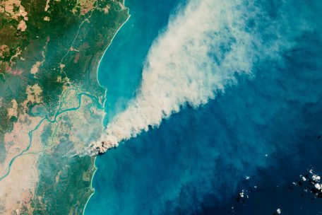 Das Foto wurde vom Satelliten Sentinel-2 im September aufgenommen. Es zeigt einen Waldbrand in Australien.