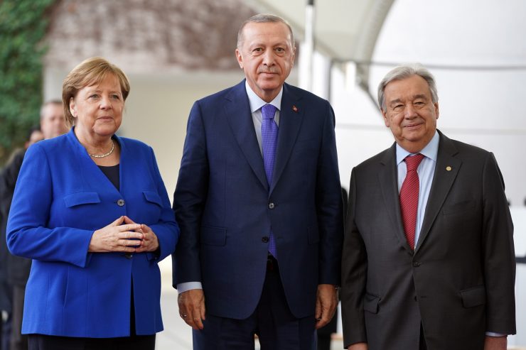 Beziehungen / Merkel besucht Erdogan – mit einem Sack voll strittiger Themen