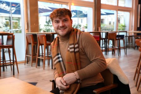 Seit Dezember 2019 ist Yannick Iannelli auf TikTok aktiv und hat mittlerweile über 10.000 Follower. Der 21-Jährige überzeugt mit luxemburgischen Videos, die Alltagssituationen parodieren.