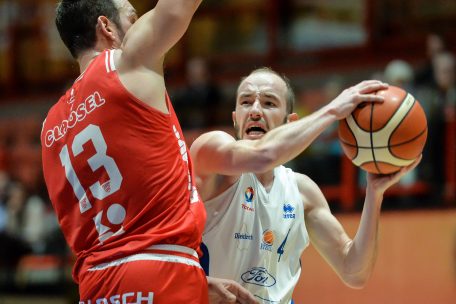 Doublesieger Ettelbrück (hier Philippe Gutenkauf) musste mächtig um den Einzug in die Titelgruppe kämpfen