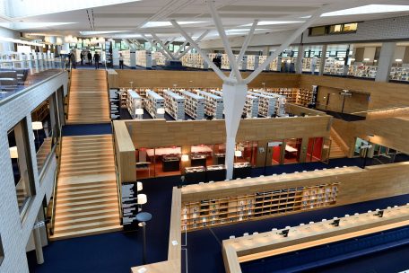 Polizei / Aufgeschnapptes Gespräch führt zu Großeinsatz in der Nationalbibliothek