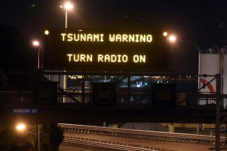 Warnung / Nach einem heftigen Erdbeben der Stärke 7,7 droht in der Karibik ein Tsunami