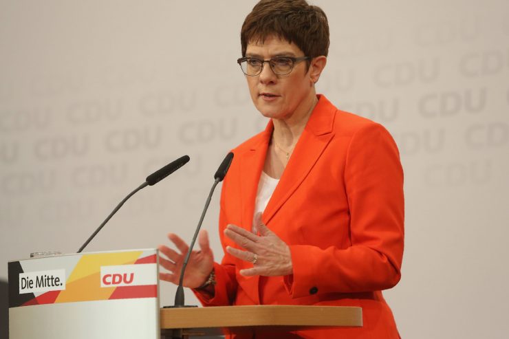 Abgrenzung gegen rechts / Bundes-CDU bemüht sich nach Thüringen-Debakel um Geschlossenheit