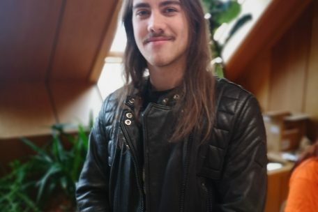 Scott Kuting zögert nicht, als eine Freundin ihn fragt, ob sie noch schnell was Gutes tun sollen, bevor sie zusammen Musik machen 