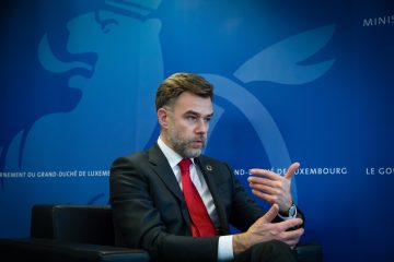 Kommentar / Der Neue und der Alte