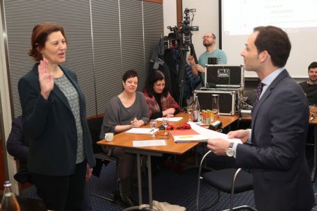 Monique Heinen bei ihrer Vereidigung