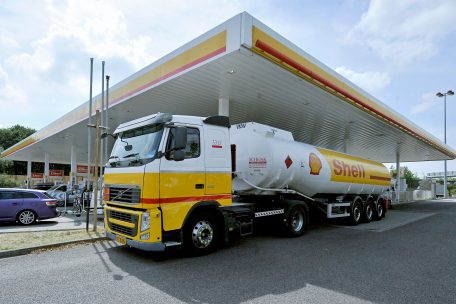 Zapfsäule / 98er Benzin wird ab Mitternacht wieder teurer