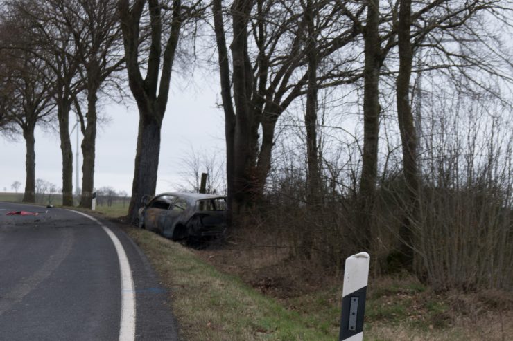 Tödlicher Unfall am „Antoniushaff“ / 28-Jähriger fährt auf der N12 gegen Baum und stirbt an Unfallort