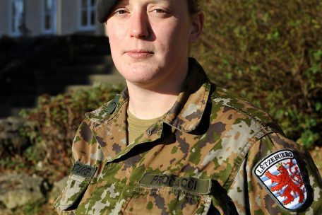Stephanie Procacci wurde als erste weibliche Unteroffizierin der Einheit für Kommunikations- und Informationssysteme zugeteilt
