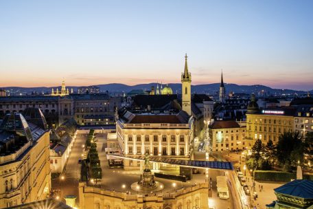 In der Altstadt wartet auf jeder Straßenecke ein sehenswertes Palais