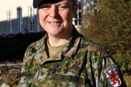 Seit zwei Jahren ist Dr. Joëlle Linck auch Offizierin. Inzwischen trägt sie den Titel einer Majorin und steht als solche der medizinischen Einheit der Armee vor.