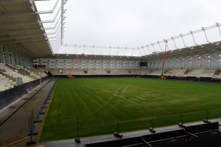 Fußball / Stand der Dinge: Das Nationalstadion und die Konsequenzen einer verspäteten Eröffnung
