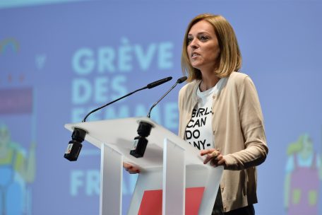 Taina Bofferding, Ministerin für Gleichstellung, während des Kongresses am symbolträchtigen 8. März