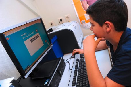 Lehrer und digitale Tools / Wie Schüler in den Coronaferien lernen