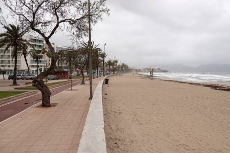 Krise auf der Insel / Mallorca schottet sich ab und schickt alle Urlauber nach Hause