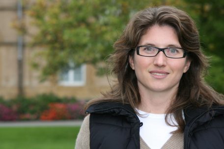 Dr. Isabelle Albert ist Psychologin. Sie arbeitet am Institut für Lebensspannenentwicklung, Familie und Kultur (Fakultät für Geisteswissenschaften, Erziehungswissenschaften und Sozialwissenschaften).