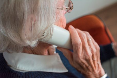 Allein, aber nicht einsam / Wie Senioren trotz Isolation nicht vereinsamen