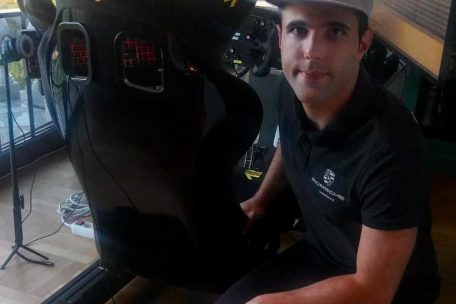 Dylan Pereira hat seinen eigenen Simulator zu Hause stehen