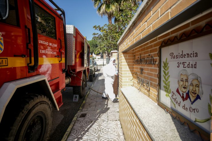 Coronakrise / Krankenwagen mit Patienten werden in Spanien angegriffen