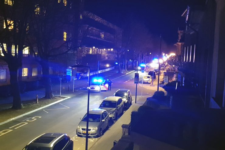 #merci / Mit Blaulicht und Sirene – Luxemburgs Polizei feiert das Escher Krankenhaus