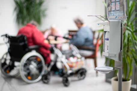 Medienberichte / Bartringer Seniorenheim bestätigt einen Toten und 17 Infektionen mit Covid-19