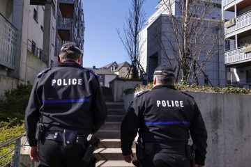 Ausgangsbeschränkungen: / Polizeikontrolle in Bonneweg