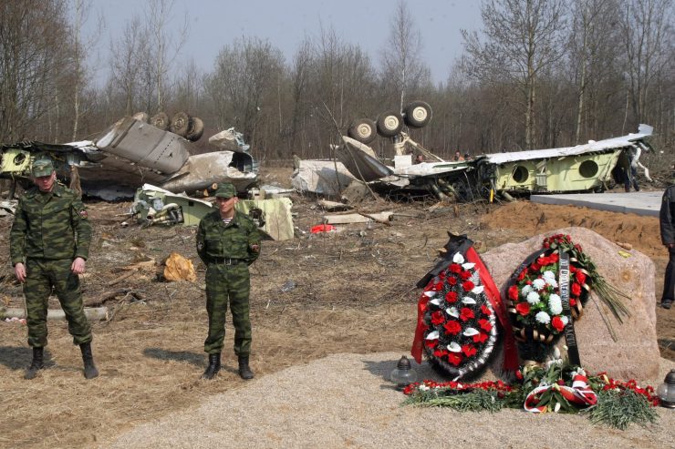Polen / Am zehnten Jahrestag des Flugzeugabsturzes von Smolensk spricht PiS-Regierung weiter von einem Attentat
